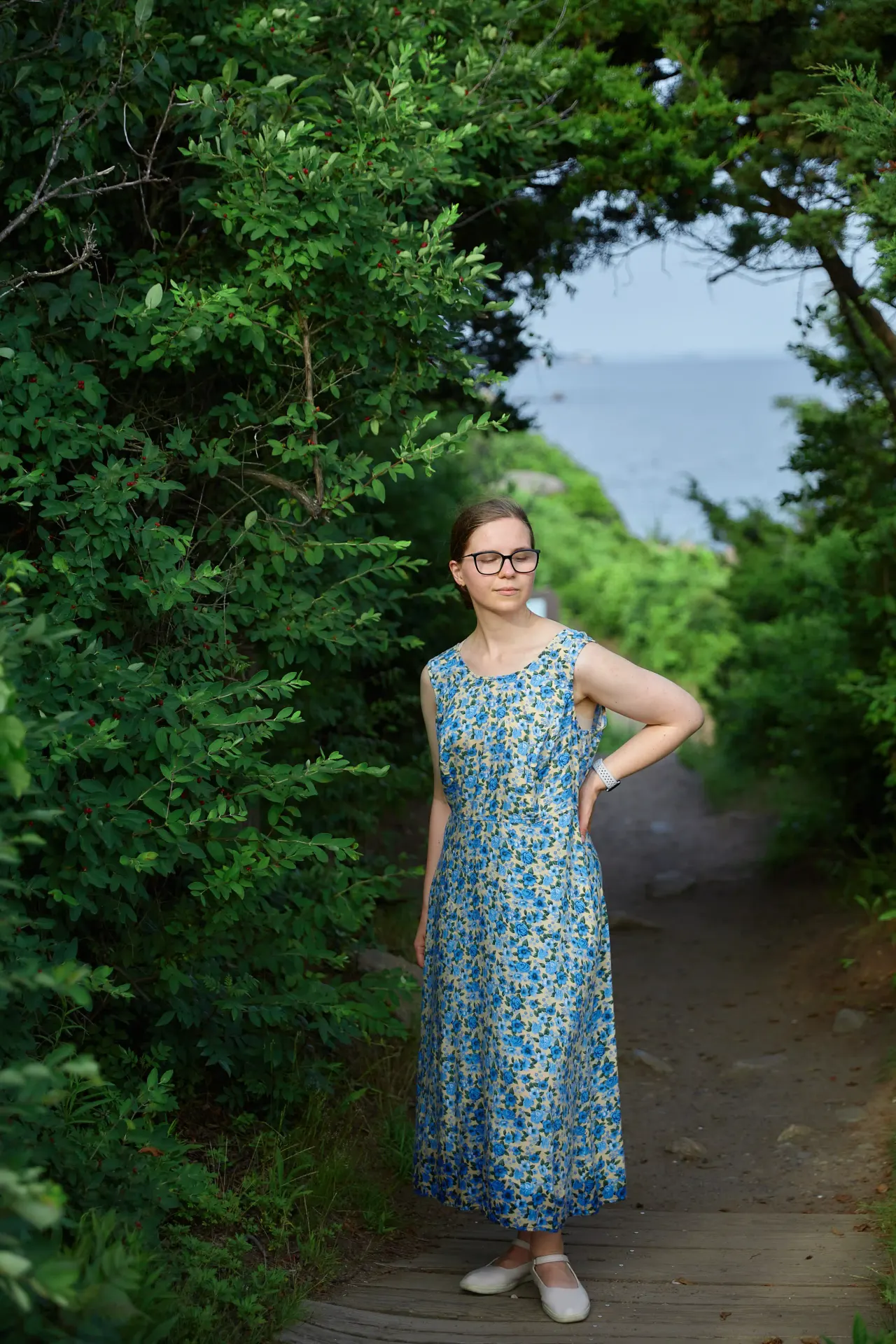 Single portrait, wide frame