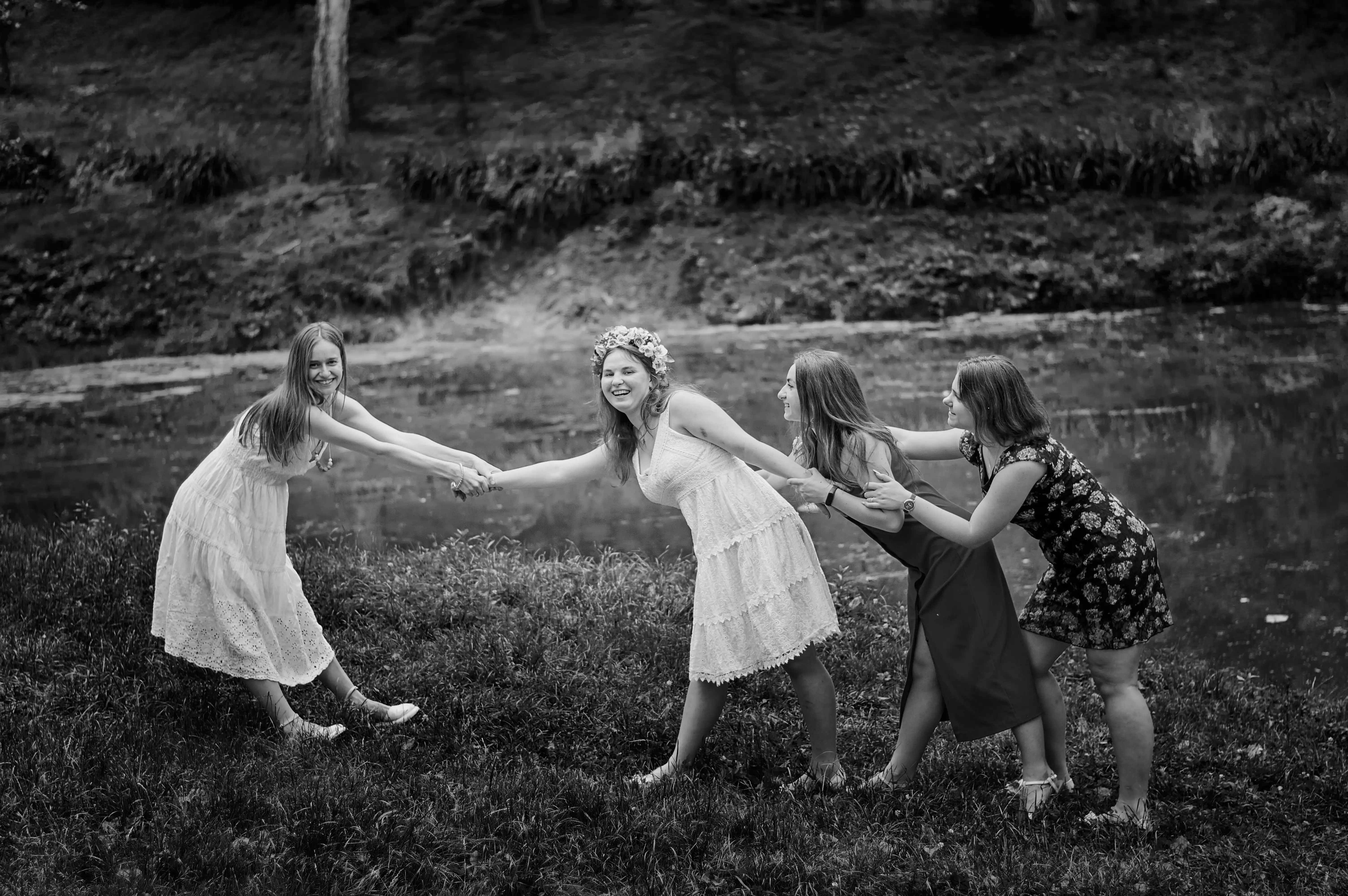 Romantic couples, wide frame