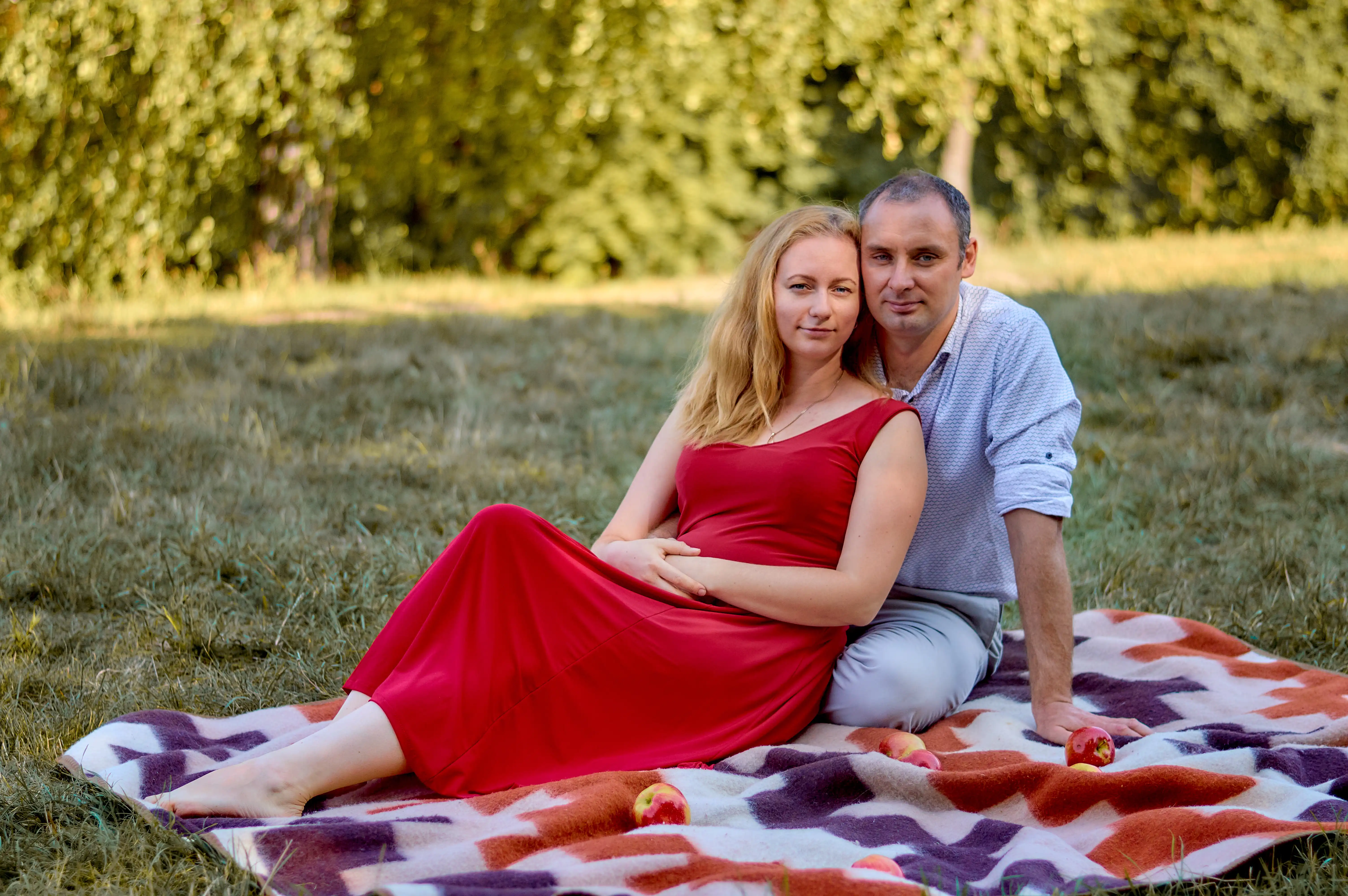 Couples moment in golden light